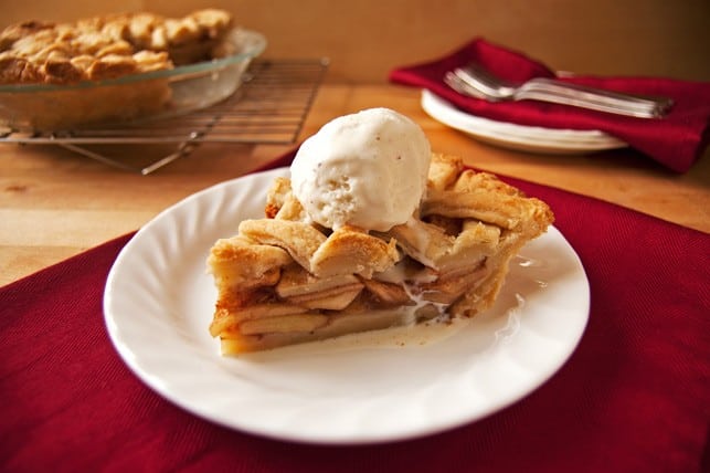 Homemade Apple Pie | 2Teaspoons