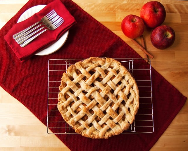 Homemade Apple Pie | 2Teaspoons