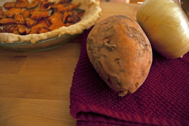 Roasted sweet potato, caramelized onion, and gorgonzola quiche | 2Teaspoons.com