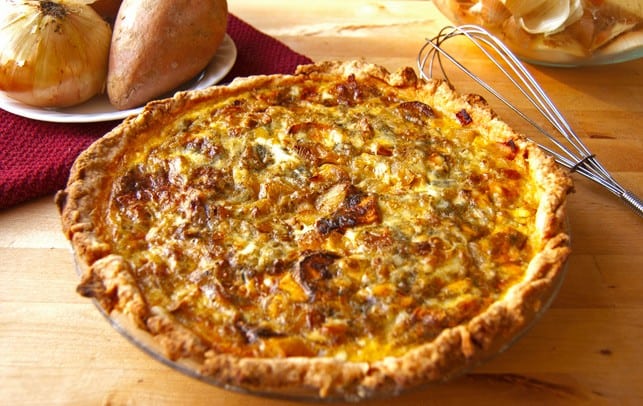 Roasted sweet potato, caramelized onion, and gorgonzola quiche | 2Teaspoons.com