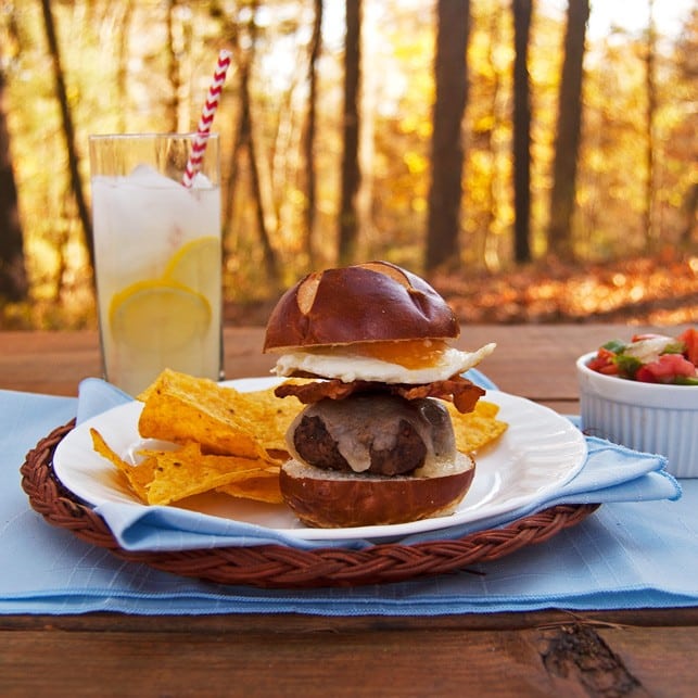 Cowboy Burger Sliders with Fresh Salsa - 2Teaspoons