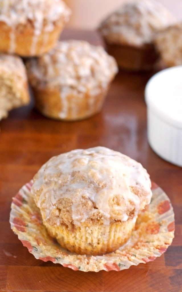 Coffeecake Muffins with Vanilla Bean Glaze - 2Teaspoons