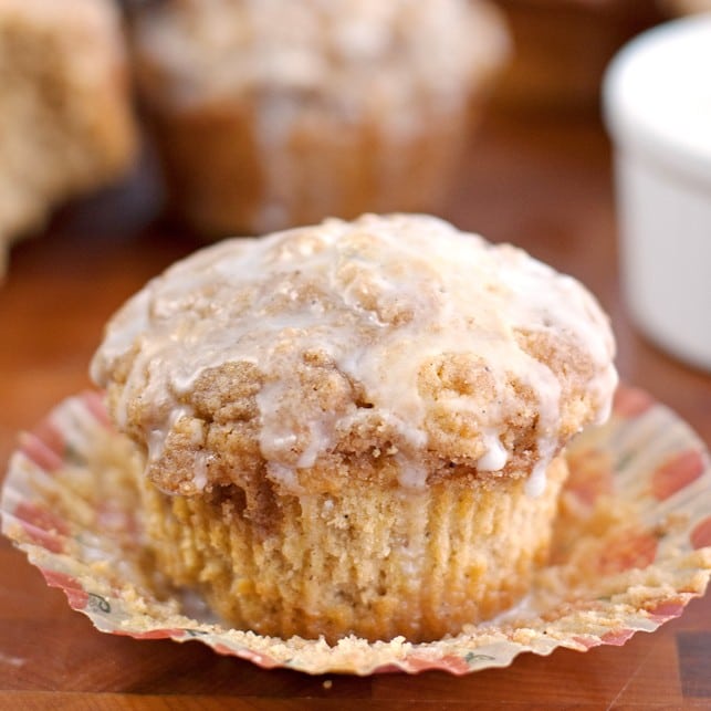 Coffeecake Muffins with Vanilla Bean Glaze - 2Teaspoons