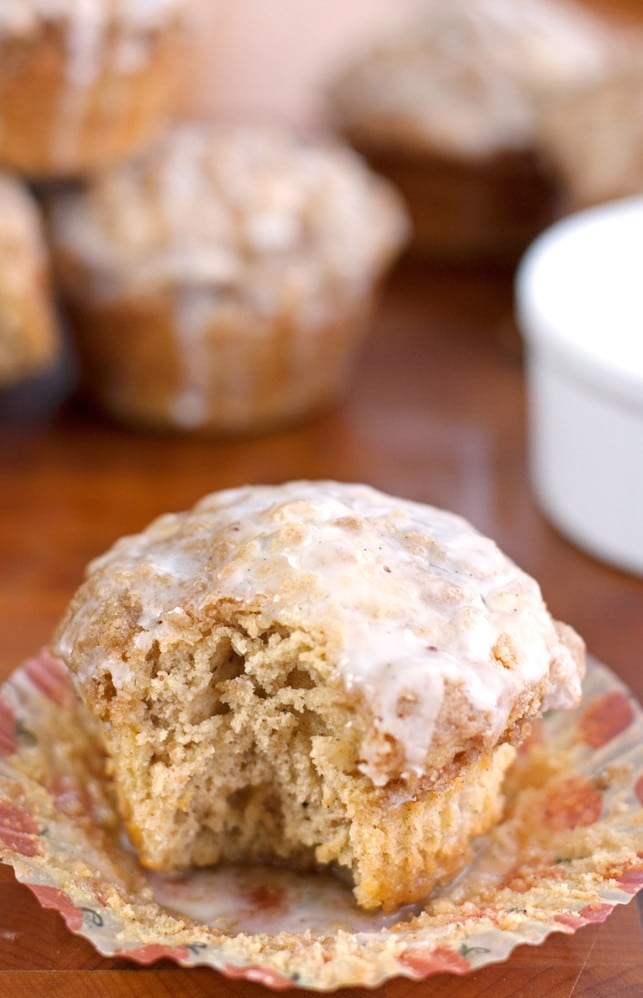 Coffeecake Muffins with Vanilla Bean Glaze - 2Teaspoons