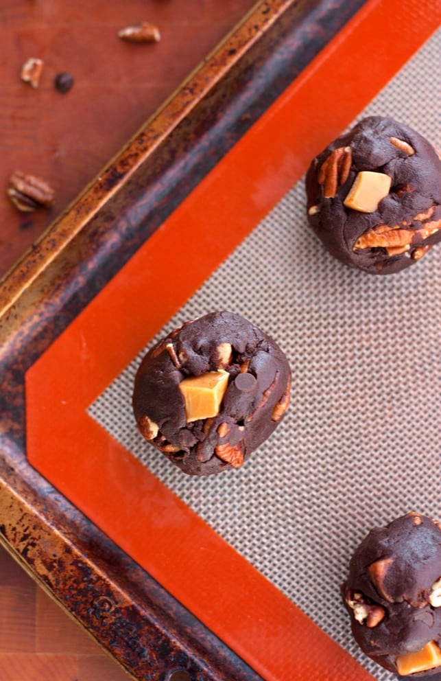 Chewy Chocolate Turtle Cookies - 2Teaspoons