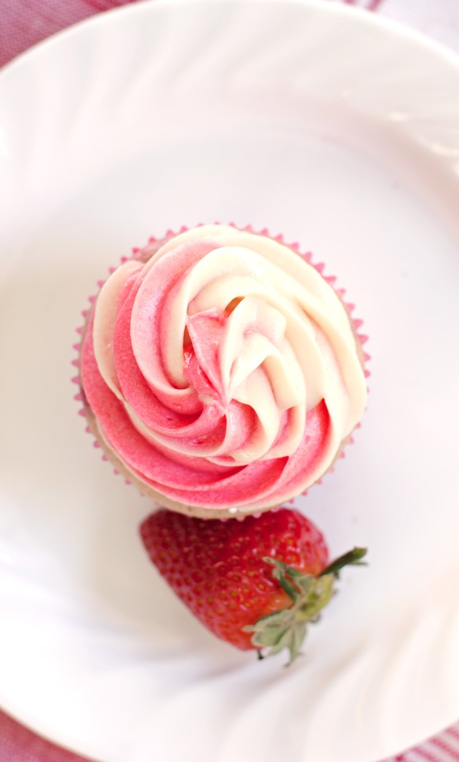 Strawberry Cheesecake Cupcakes - 2Teaspoons