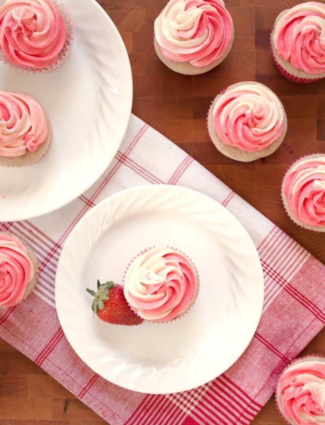 Strawberry Cheesecake Cupcakes - 2Teaspoons