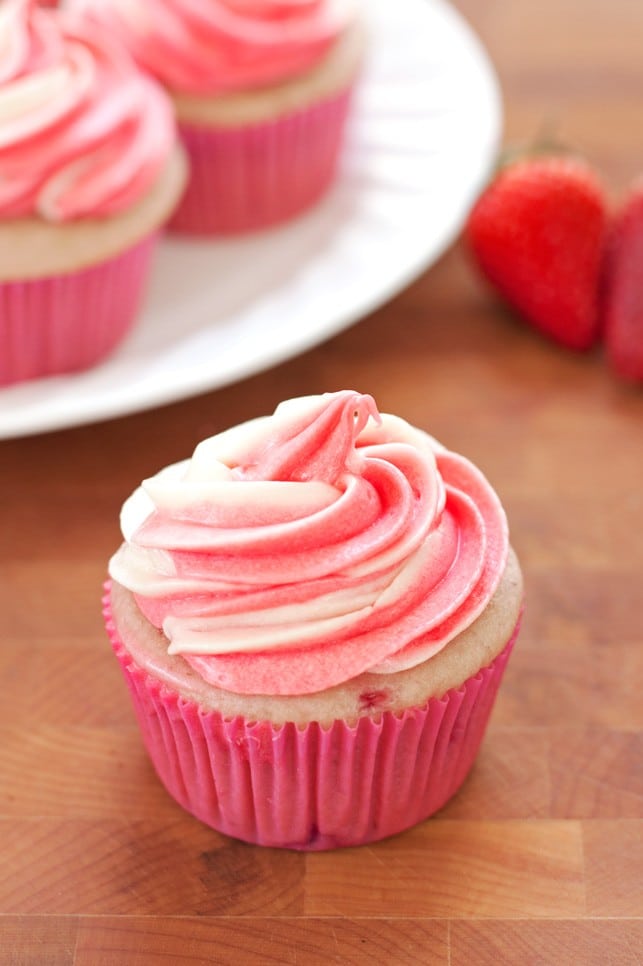 Strawberry Cheesecake Cupcakes - 2Teaspoons