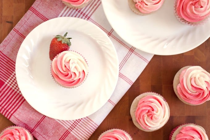 Strawberry Cheesecake Cupcakes - 2Teaspoons