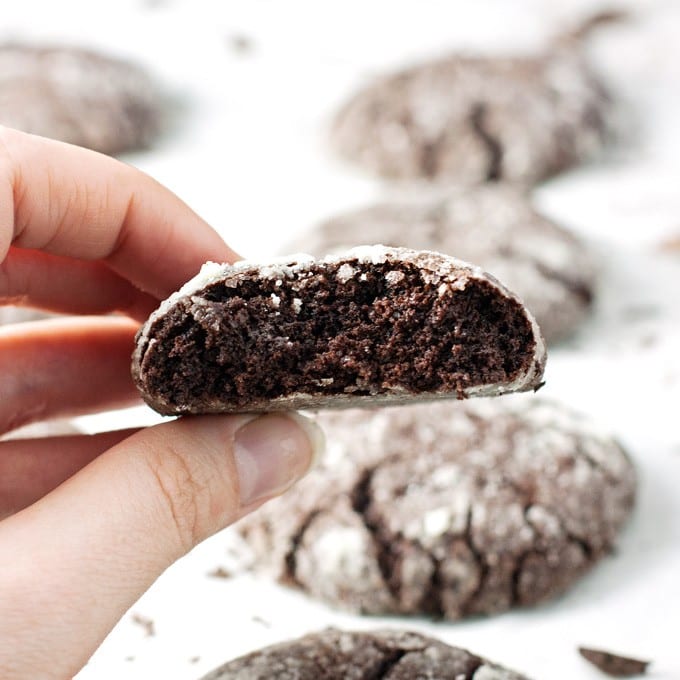 Chocolate Crinkle Cookies - 2Teaspoons