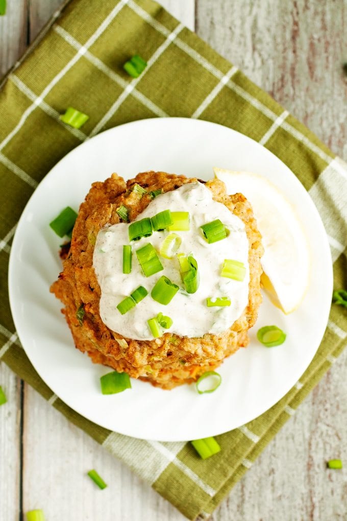 Baked crab cakes served on plate.